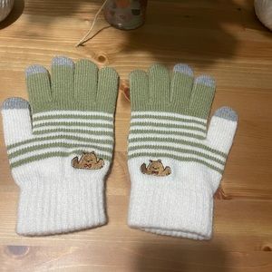 Mittens green and white with teddy bear